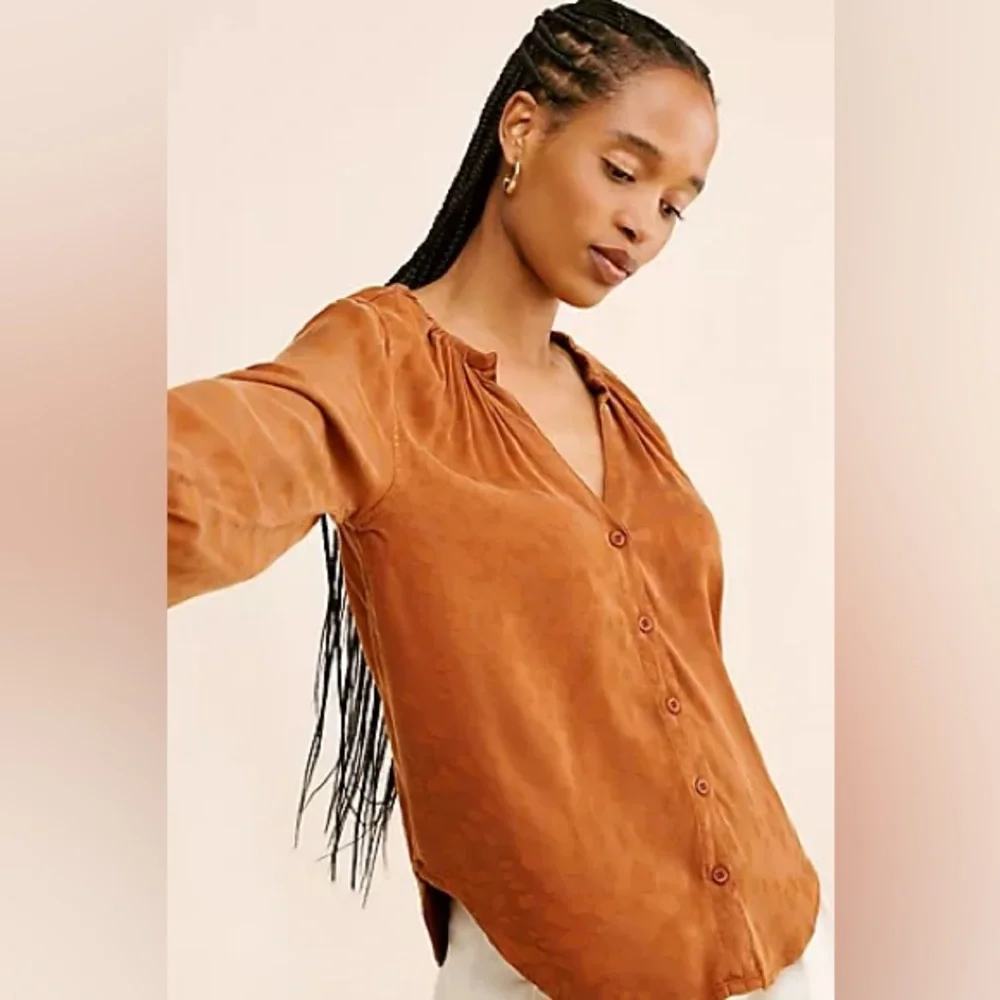 Anthropologie Cloth & Stone Orange Long Sleeve Elastic Neck Buttondown Top - Picture 1 of 10